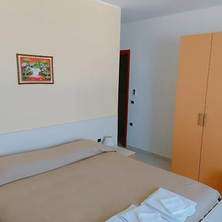 לינה וארוחת בוקר Donna Nina 3*